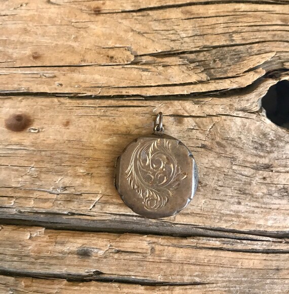 Silver Locket / Etched Locket / Double Photo Locket /… Gem
