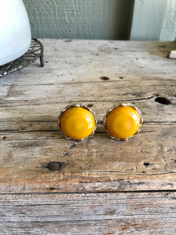 Gold Tone / Faceted Yellow / Lucite / Egg Yoke Yel