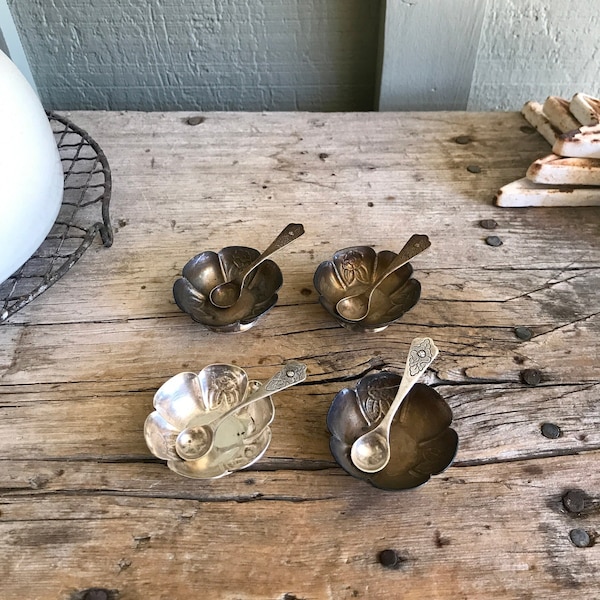 Sanborns Mexico / Sterling Silver / Salt Cellar / Individual Salt Dips / Footed Bowls / Floral / Scalloped / With Spoons / Aged Patina