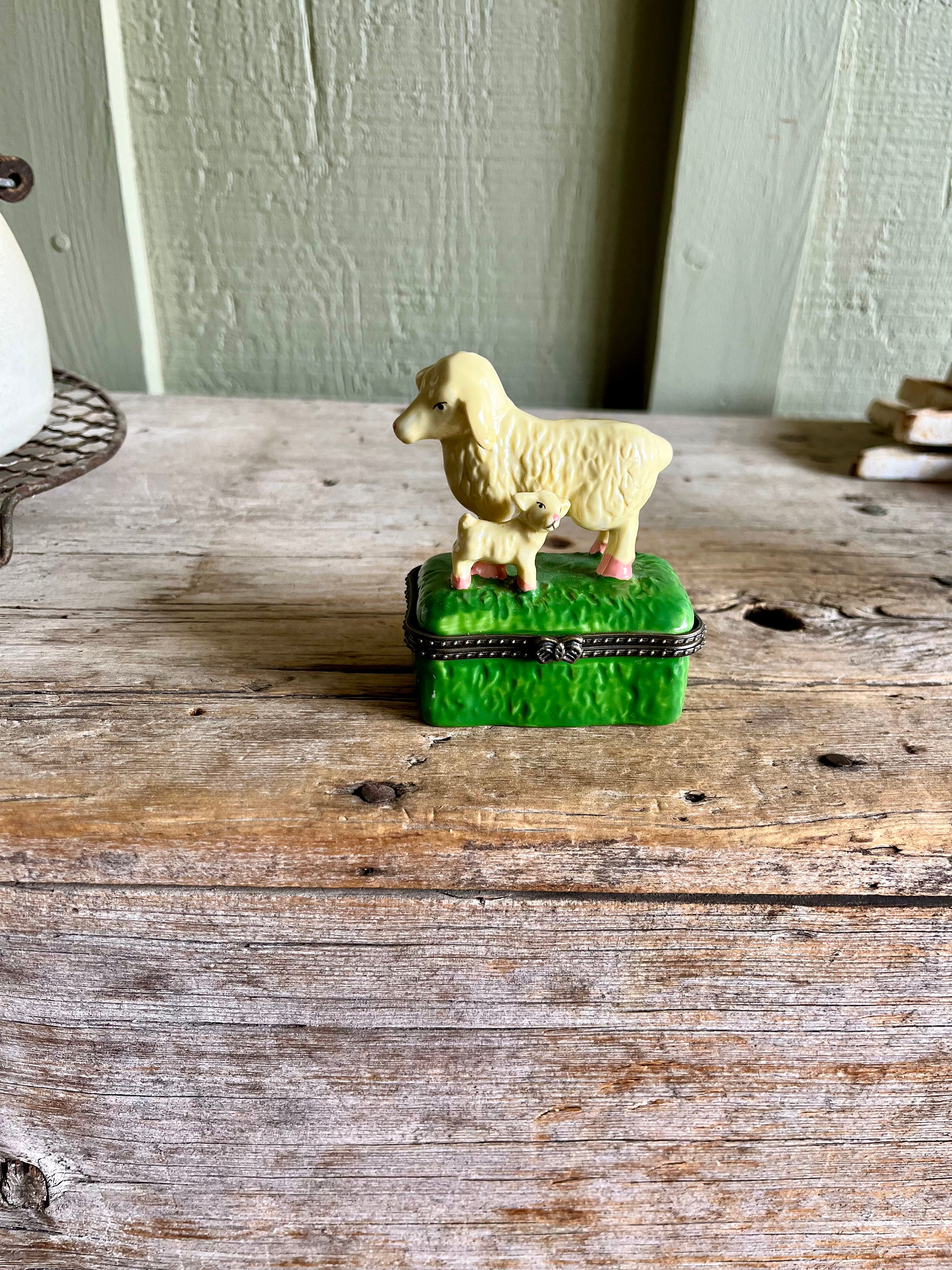 Porcelain Trinket Box / Limoges Like / Mama Sheep / Baby Lamb