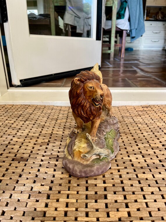 Ezra Brooks / Lion Decanter / Genuine Heritage China / Porcelain