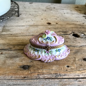 Limoges Trinket Box / Porcelain Box / Pink / Floral / Pink Rose / Blue Flowers / Gold Gilt / Hand Painted / Made in France