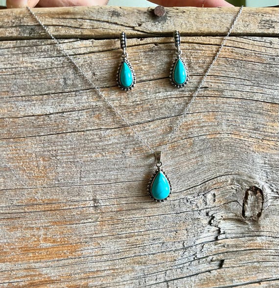 Demi Parure / Jewelry Set / Sterling Silver / Dyed Howlite