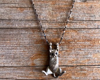Sterling Silver / S Chain / Twist Chain / Kitty Cat Pendant / Hanging Cat / Black Rhinestone Eyes / 3D Pendant / Aged Patina