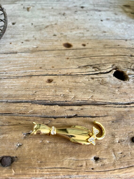 Gold Tone / Kitty Cat Brooch / Clear Rhinestones / Rhinestone Collar / From Behind / Waggy Tail / Rhinestone Bow / Sitting Cat View 2