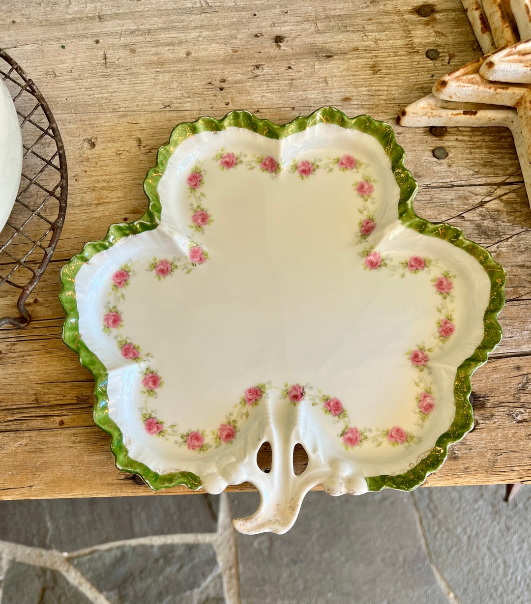 Prussia B / Royal Rudolstadt / Clover Plate / Floral / Pink Roses