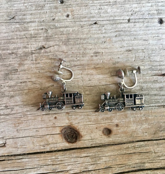Sterling Silver Earrings / Screw Back / Steam Trai