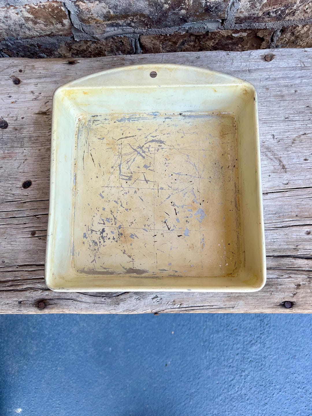 Sherrell R Pan Off Mirro Aluminum / Cake Pan / Square Pan / off White / Pale Yellow ...