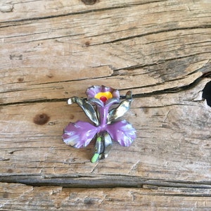 Flower Brooch / Floral Pin / Enamel Painted / Purple Flower / Iris / Orchid / Chipped / Silver Tone / 3D