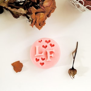 50 saponi per bomboniere, regali di nozze personalizzati, iniziali incise personalizzate su saponi, mini saponi rotondi, set bomboniere per ordine all'ingrosso
