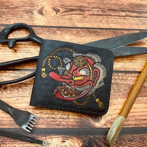 Cartera de cuero negro Tengu Daemon, hecha a mano, cuero repujado, billetera plegable para hombre, tatuaje de la vieja escuela, artesanía de cuero de Ucrania, tallado