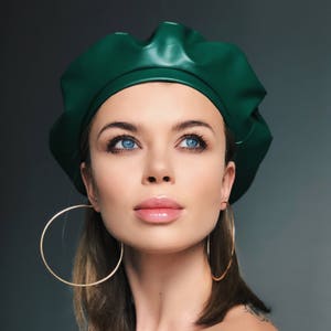 boina de cuero, sombrero de cuero, boina de cuero verde, cuero verde, boina de cuero para mujer, boina, sombreros de cuero, sombrero de boina de cuero, boina verde imagen 1