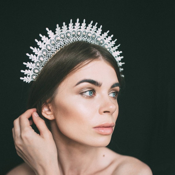 Gorgeous Headbands For Women White Lace Flower Tiaras Crystal Pearl Bride Crown