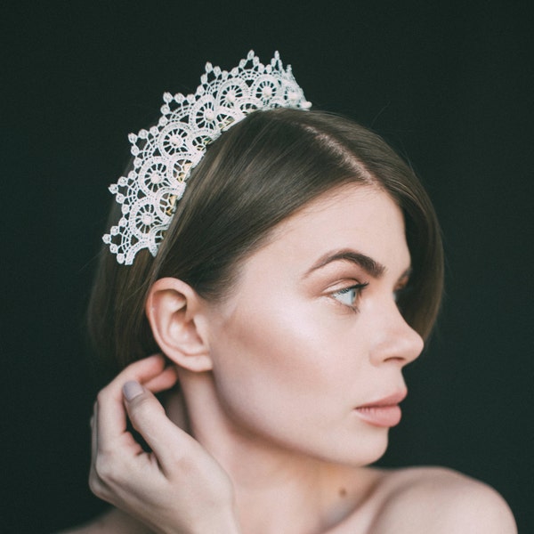 bandeau en dentelle Ivoire, dentelle couronne, couronne blanche, bandeau de dentelle blanche, coiffe de dentelle, diadème de mariage, diadème blanc, ivoire couronne, diadème de dentelle