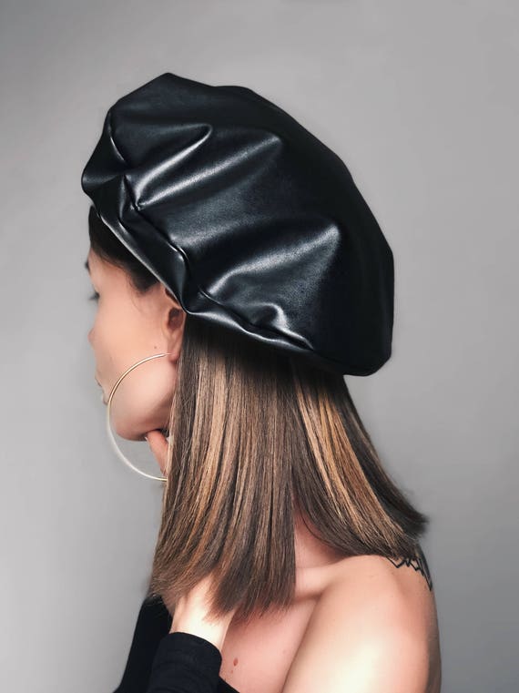 Faszinierende schwarze Baskenmütze aus schickem Leder mit Schleier und Netzstoff Farbe: schwarz doppellagig für Frauen Faszinierende schwarze Baskenmütze aus schickem Leder mit Schleier und Netzstoff Farbe: schwarz doppellagig für Frauen
