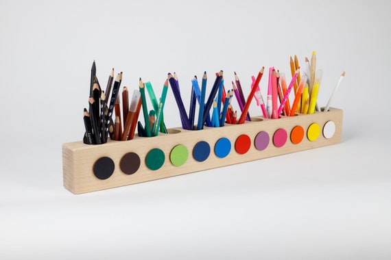 Portamatite ispirato a Montessori. Porta pastelli. Ordinamento dei colori.  Organizer per matite. Portapenne in legno.Disegnare con i bambini -   Italia