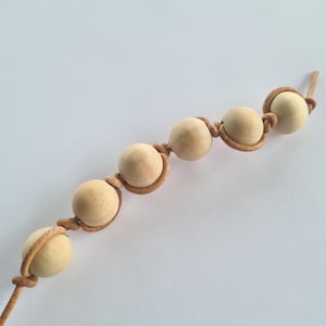 Cuentas de agarre. Sonajero Montessori. Juguete Montessori. Cuentas de agarre Montessori. Cuentas de madera para bebés. Cuentas de madera para agarrar. Juguetes naturales para bebés.