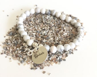 Witte Howlite armband met een Sterling zilveren dierenriem charme afgewerkt met sterling zilveren kralen