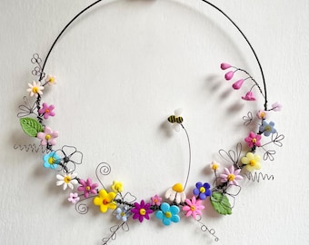Wreath, wire art, clay flowers, wire flowers, daisy, daisies, wild flowers, wire hoop, garland, gift, birthday, bee, gift for teacher
