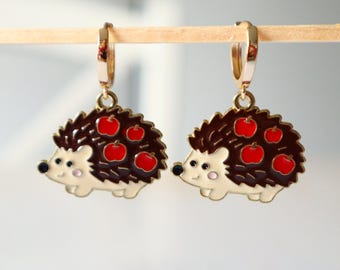 Lindo juego de marcadores de punto y crochet de erizo: aretes de esmalte y lindas joyas de otoño / marcadores de progreso, regalo de joyería hecho a mano