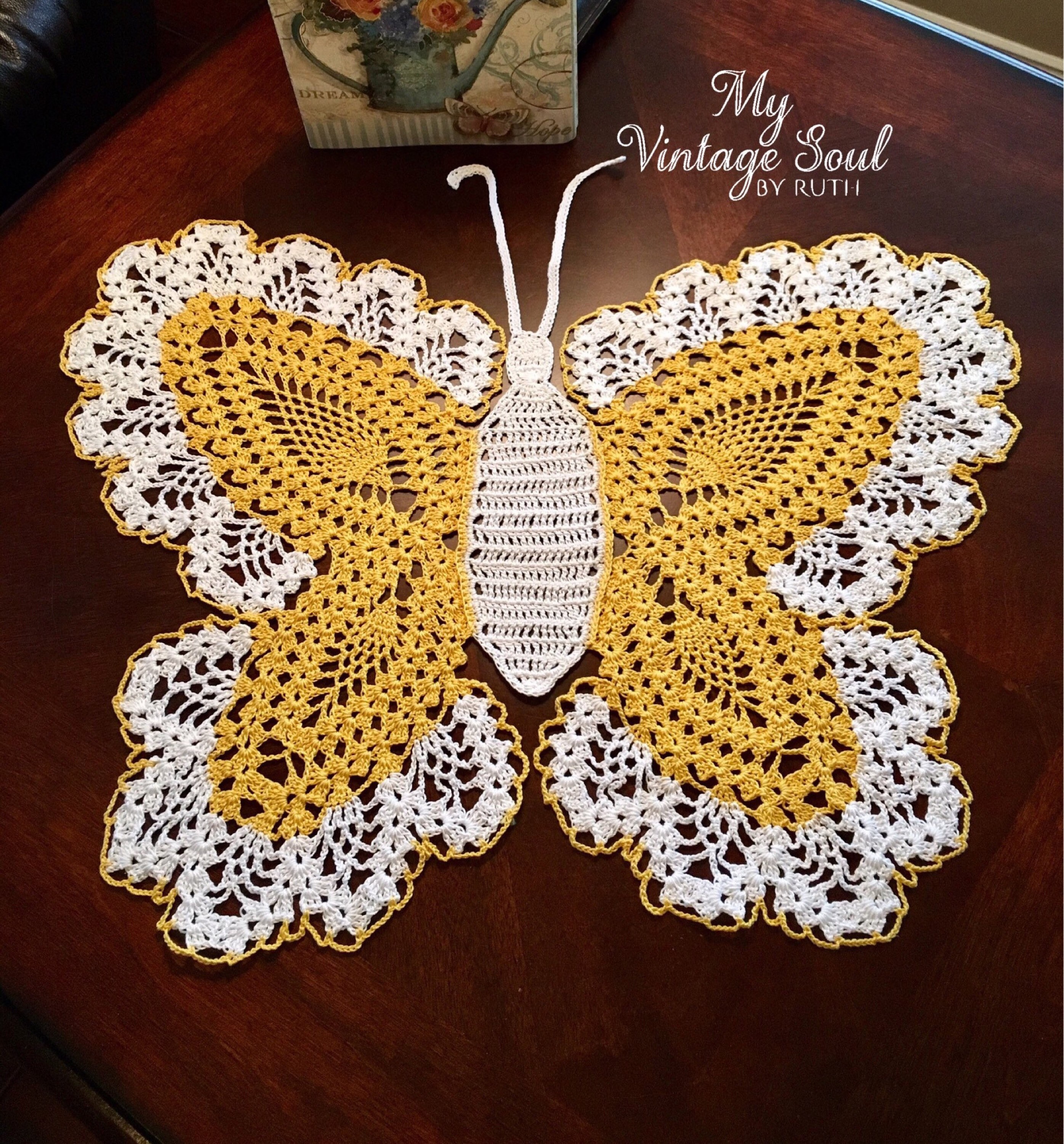 Mariposa crochet Arte - Vintage Crochet Doily - Hecho a mano Doily - Decoración de la casa de campo - Regalo de la boda - Crochet encaje Doily - arte de la pared de la mariposa