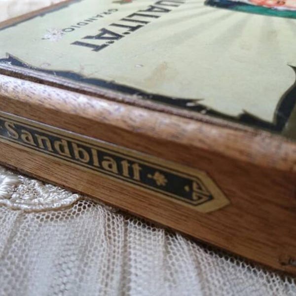 Vintage weltmarkt qualitat cigar box. Vintage box. Wooden cigar box. Advertisements. Tobaconist. Cigar labels.