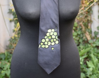 tie, green, anthrazit, grape-pattern, unique tie with a bite