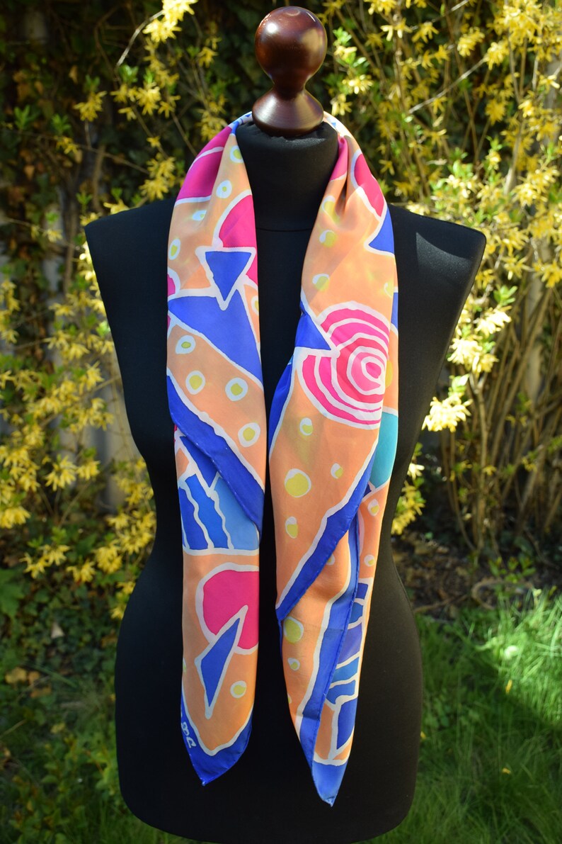 Foulard en soie, bleu, jaune, rose, orange, peint à la main avec motif image 8