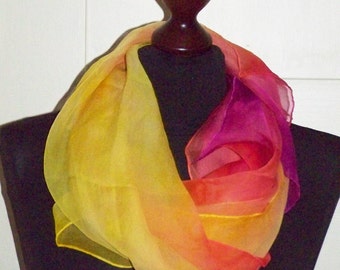 Foulard en soie, jaune, orange, rouge, rose de soie chiffrée