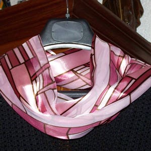 Long vintage Scarf in rosé with geometrical pattern, ca. 12''x54'', 1970ies image 1