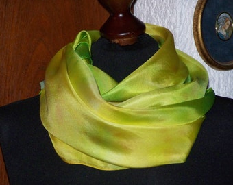 Foulard en soie, nuances de vert, carré, accessoire pour femme