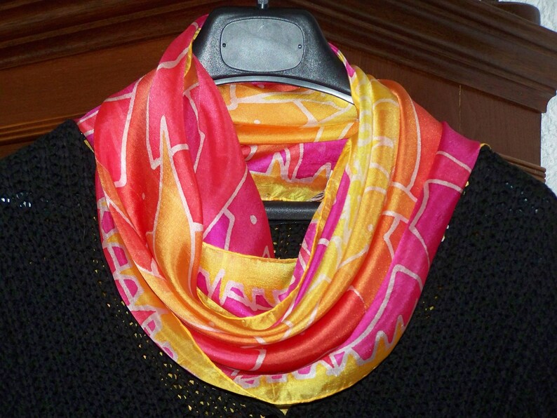 Foulard en soie, jaune, orange, rose, violet, Inner Light, peinture sur soie pour elle, unique en environ 90 x 90 cm image 1