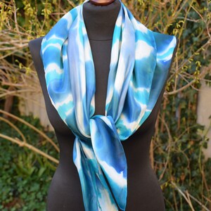 Foulard carré en soie turquoise, gris bleu, blanc image 4