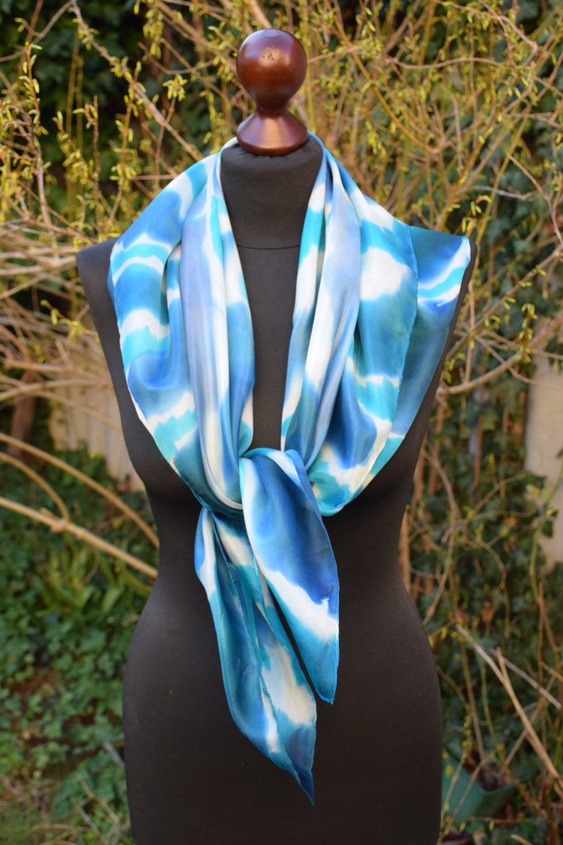 Foulard carré en soie turquoise, gris bleu, blanc image 4