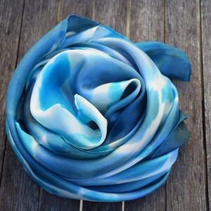 Foulard carré en soie turquoise, gris bleu, blanc image 3