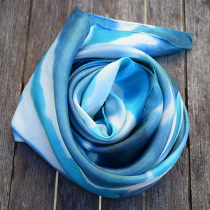 Foulard carré en soie turquoise, gris bleu, blanc image 1