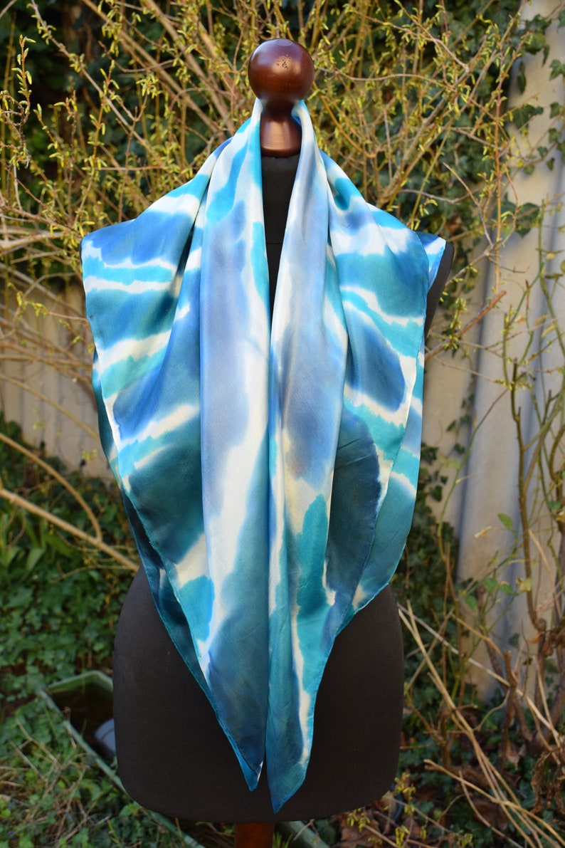 Foulard carré en soie turquoise, gris bleu, blanc image 2