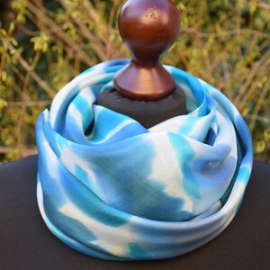 Foulard carré en soie turquoise, gris bleu, blanc image 9