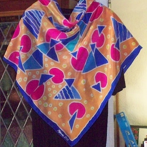 Foulard en soie, bleu, jaune, rose, orange, peint à la main avec motif image 1