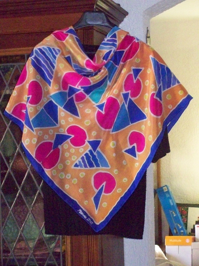 Foulard en soie, bleu, jaune, rose, orange, peint à la main avec motif image 1