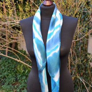 Foulard carré en soie turquoise, gris bleu, blanc image 8