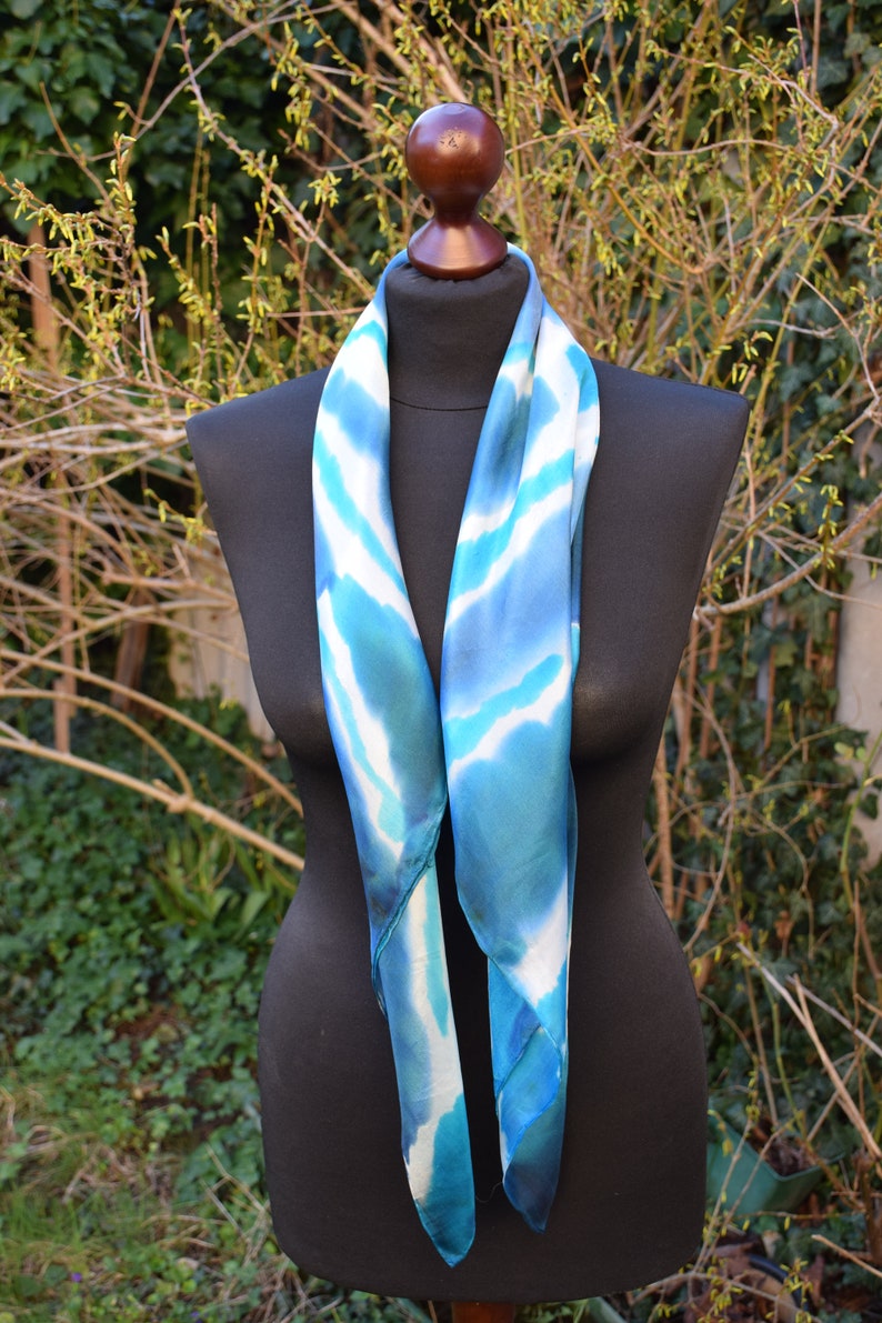 Foulard carré en soie turquoise, gris bleu, blanc image 8