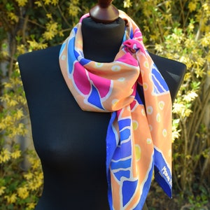 Foulard en soie, bleu, jaune, rose, orange, peint à la main avec motif image 10