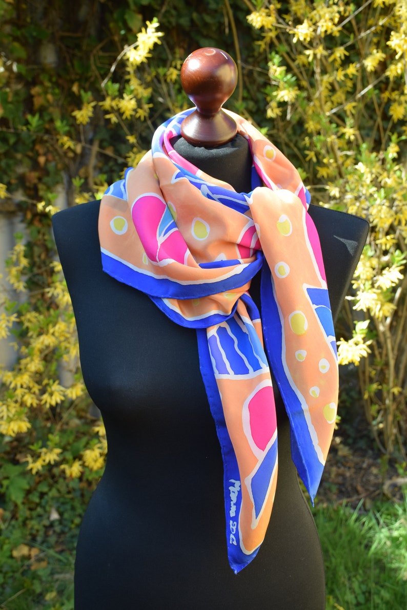 Foulard en soie, bleu, jaune, rose, orange, peint à la main avec motif image 4