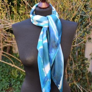 Foulard carré en soie turquoise, gris bleu, blanc image 6