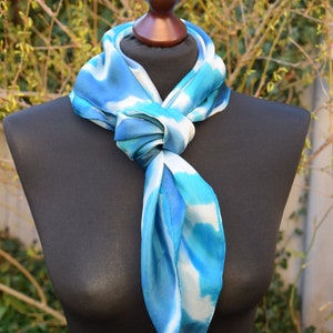 Foulard carré en soie turquoise, gris bleu, blanc image 10