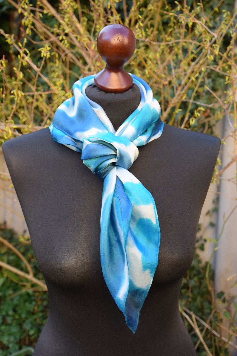 Foulard carré en soie turquoise, gris bleu, blanc image 10