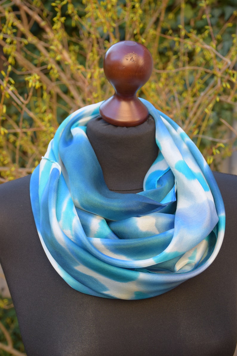 Foulard carré en soie turquoise, gris bleu, blanc image 7