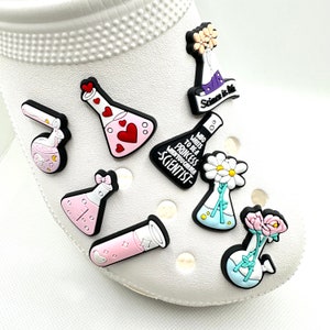 Charms para zapatos de niña científica / Charm de científica / Charm para zapatos con forma de vaso de precipitados / Charm para proyectos científicos / Charms para zapatos únicos con la frase &quot;Me encanta la ciencia&quot;