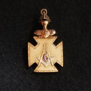 SALE -  Masonic Knights Templar Goldtone Fob Free Shipping